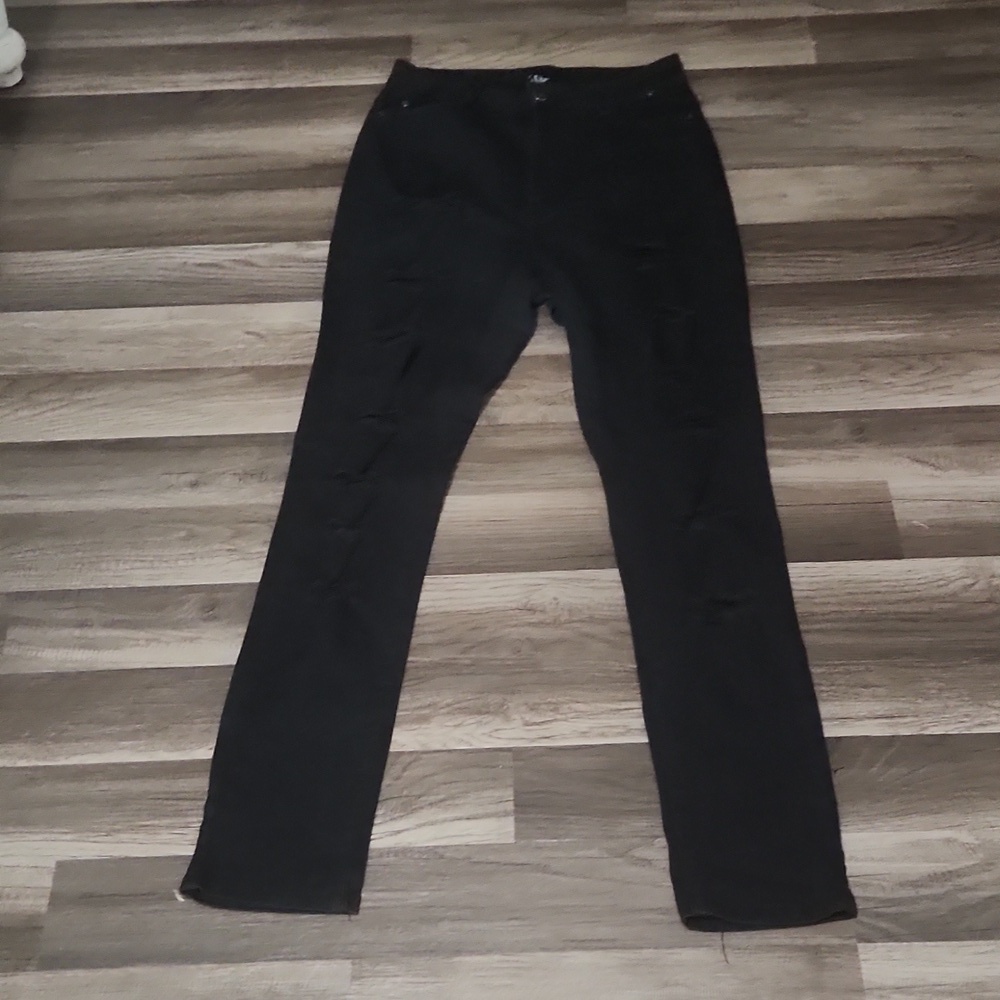 Bob Jeans Black Distressed Jeans Size 15/16 Inseam 30'